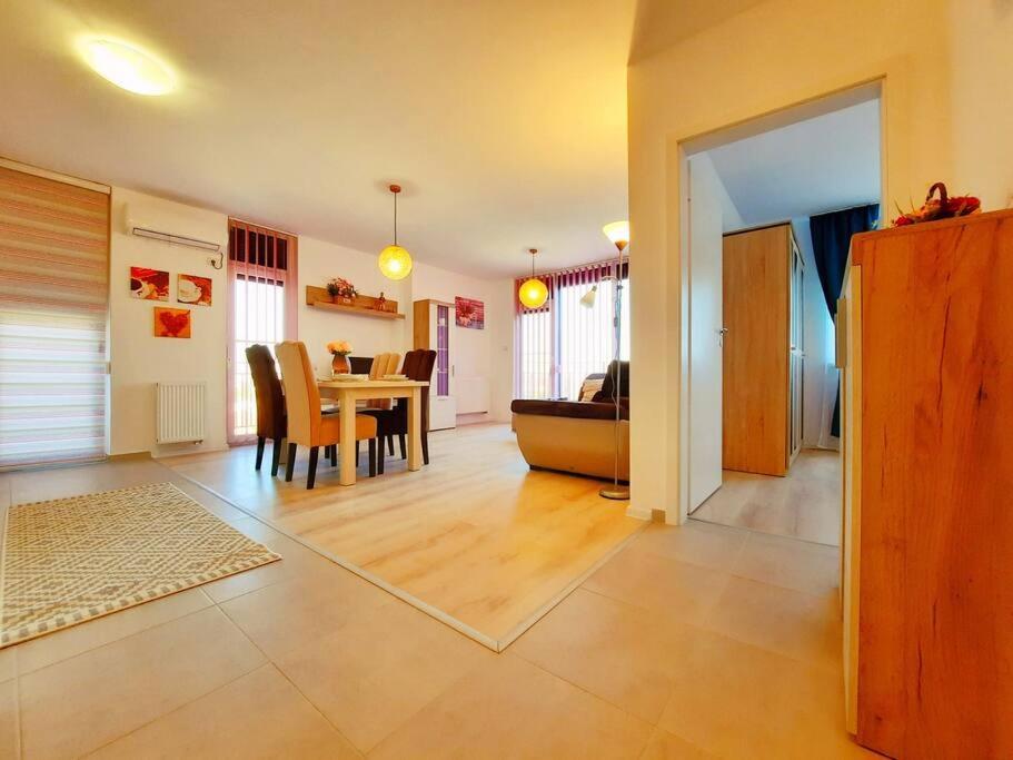 Beautiful Panoramic Central Apartment - City Of Mara Тимишоара Екстериор снимка
