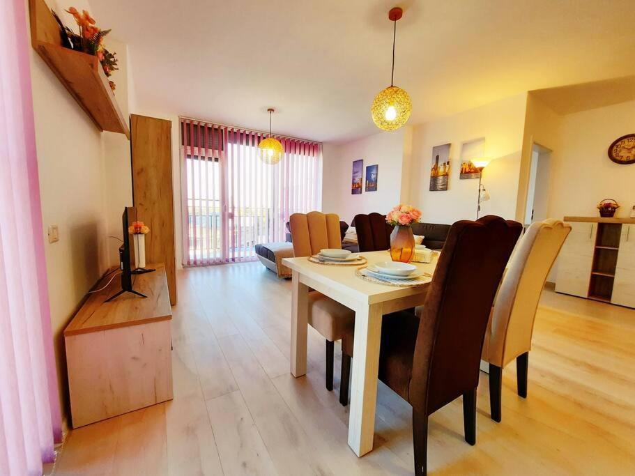 Beautiful Panoramic Central Apartment - City Of Mara Тимишоара Екстериор снимка