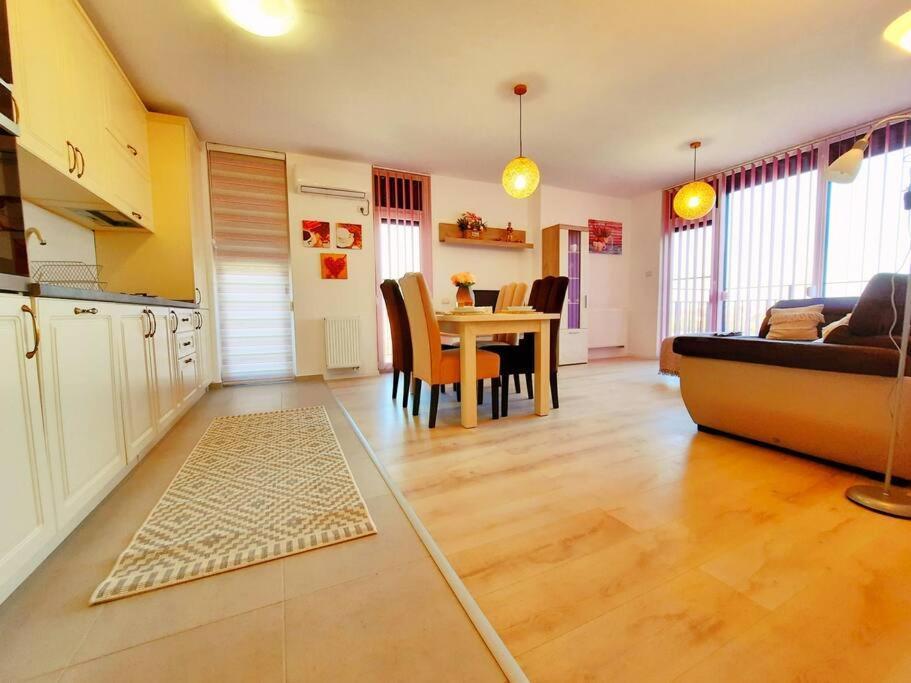Beautiful Panoramic Central Apartment - City Of Mara Тимишоара Екстериор снимка